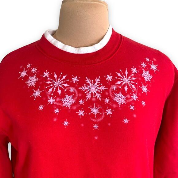 Vintage Tops - Vintage 90s Country Store Sweatshirt Crewneck Snowflakes Red White Grannycore